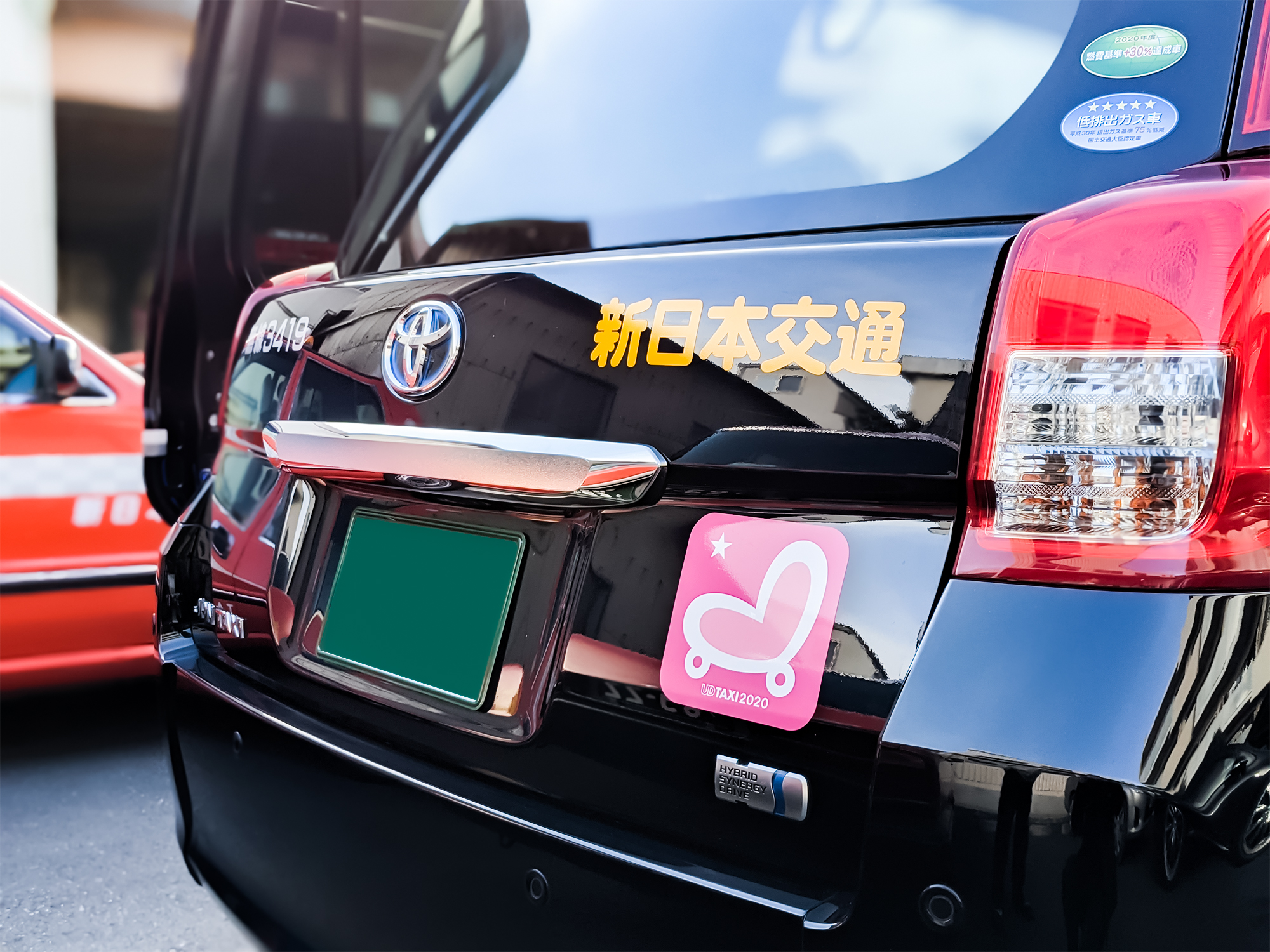ジャパンタクシーの背面写真