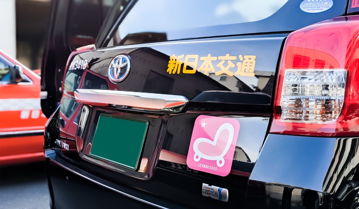 ジャパンタクシーの背面写真